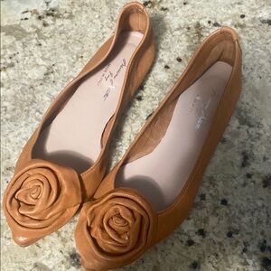 Vero Cuoio size 5 tan leather floral flats made in Italy